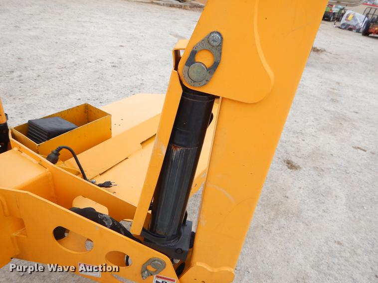 image for item FQ9599 2011 Biljax 3632 boom lift