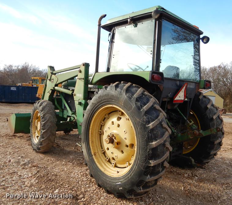 image for item FQ9603 John Deere 2955 tractor