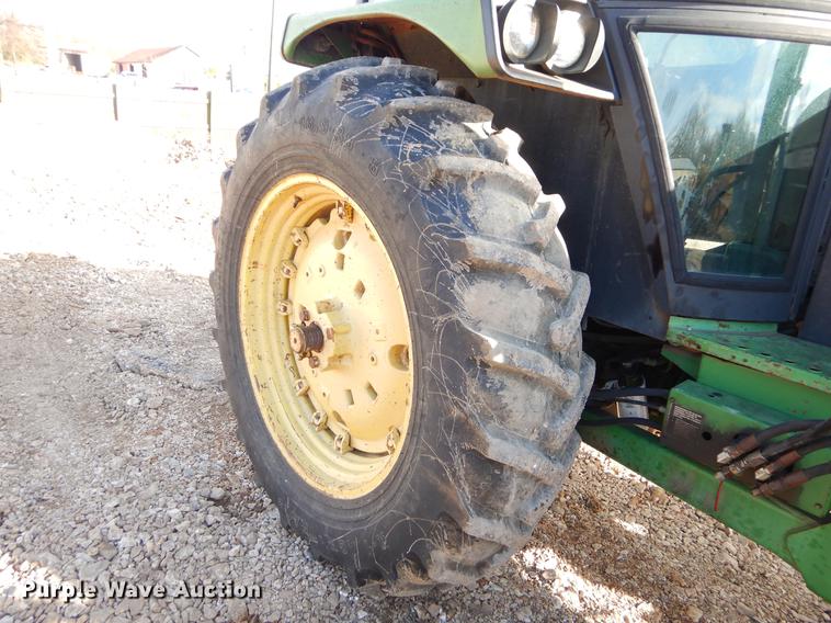 image for item FQ9603 John Deere 2955 tractor