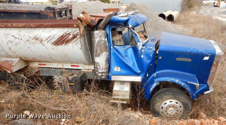 image for item FQ9604 1987 Freightliner FLC dump truck