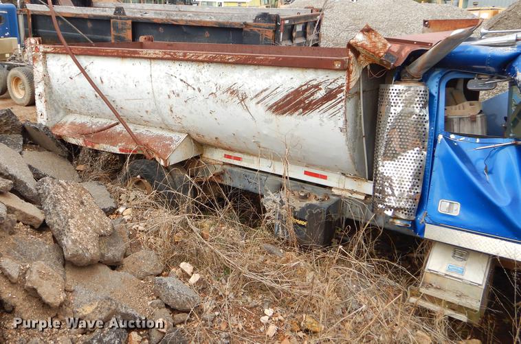 image for item FQ9604 1987 Freightliner FLC dump truck