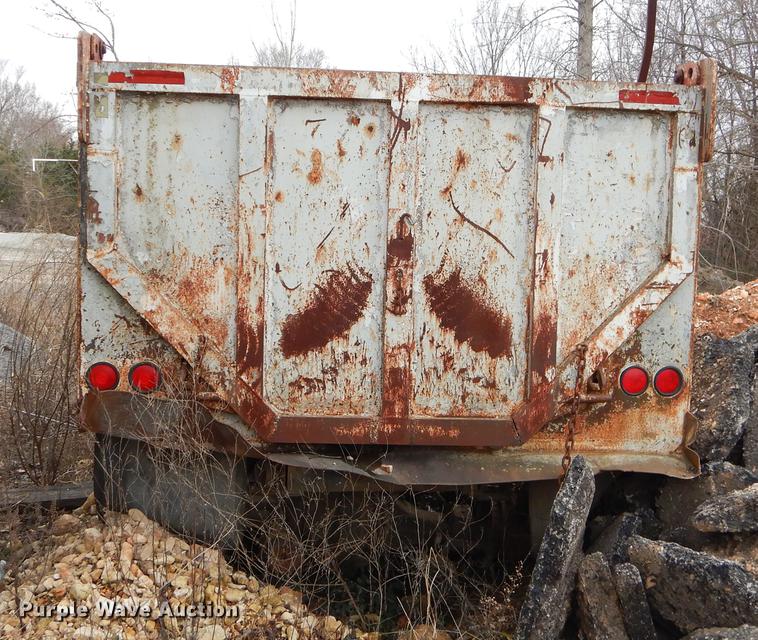 image for item FQ9604 1987 Freightliner FLC dump truck