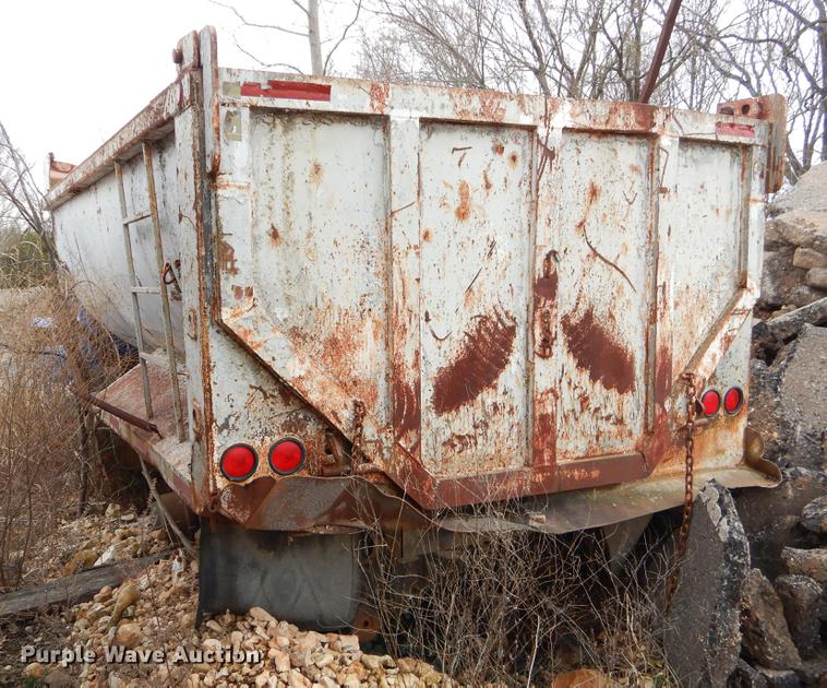 image for item FQ9604 1987 Freightliner FLC dump truck
