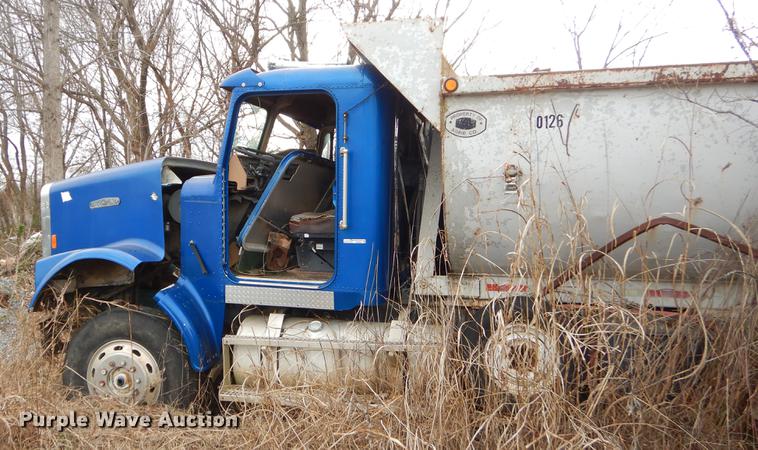 image for item FQ9604 1987 Freightliner FLC dump truck