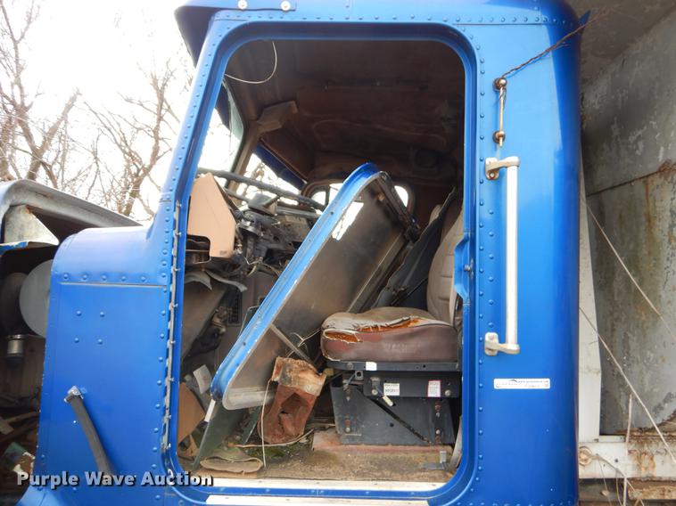 image for item FQ9604 1987 Freightliner FLC dump truck