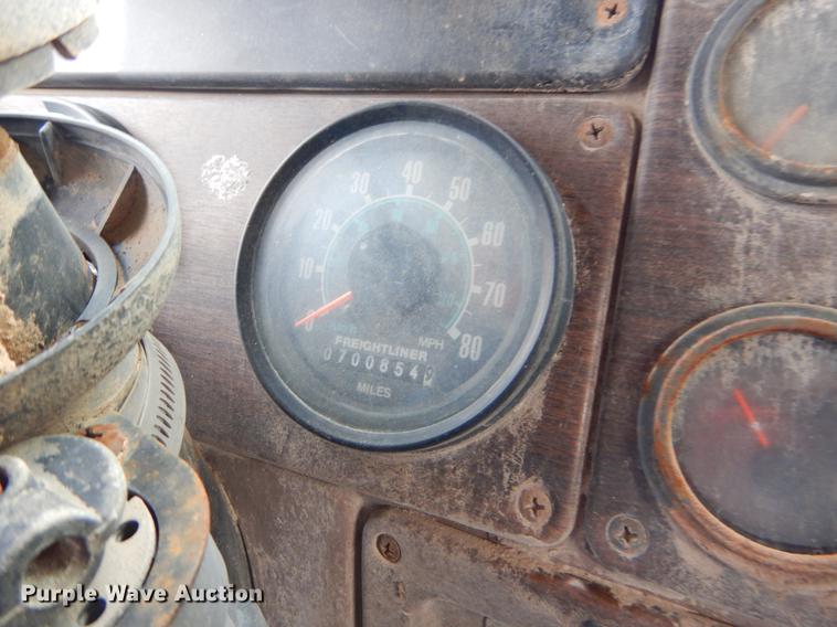image for item FQ9604 1987 Freightliner FLC dump truck