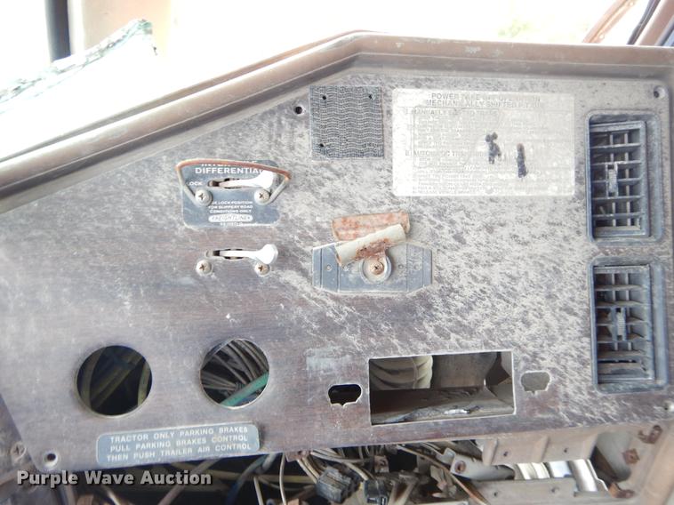 image for item FQ9604 1987 Freightliner FLC dump truck