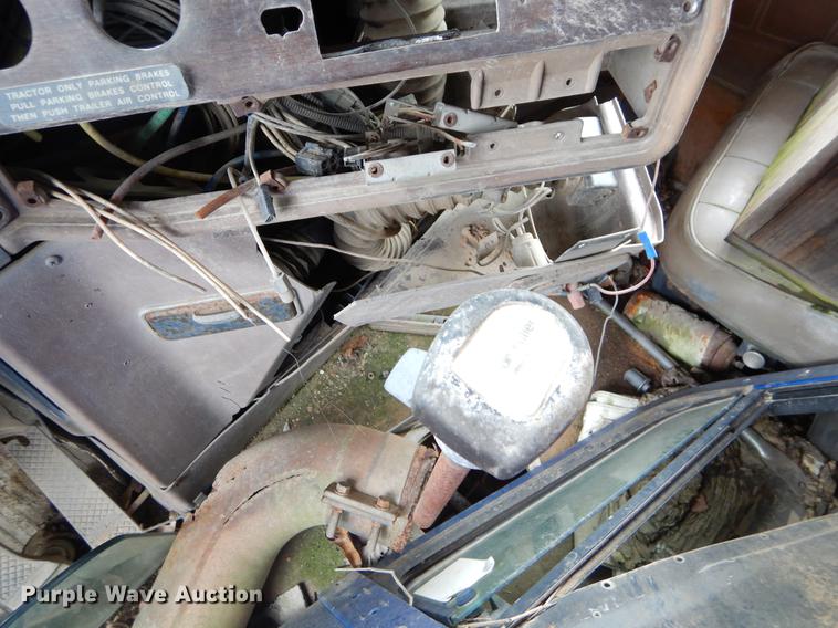 image for item FQ9604 1987 Freightliner FLC dump truck