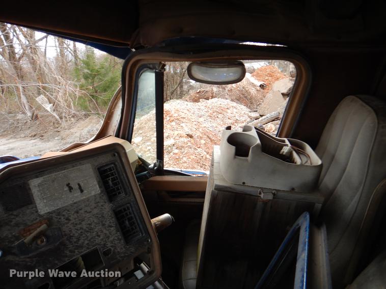image for item FQ9604 1987 Freightliner FLC dump truck