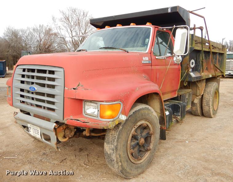 image for item FQ9605 1995 Ford F700 dump truck
