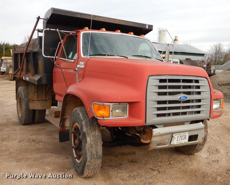 image for item FQ9605 1995 Ford F700 dump truck