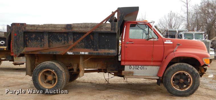 image for item FQ9605 1995 Ford F700 dump truck