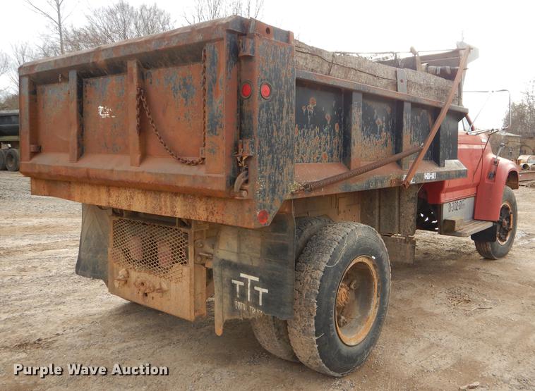 image for item FQ9605 1995 Ford F700 dump truck