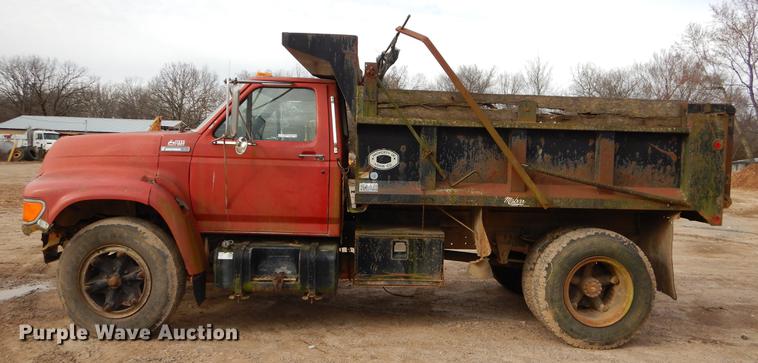 image for item FQ9605 1995 Ford F700 dump truck
