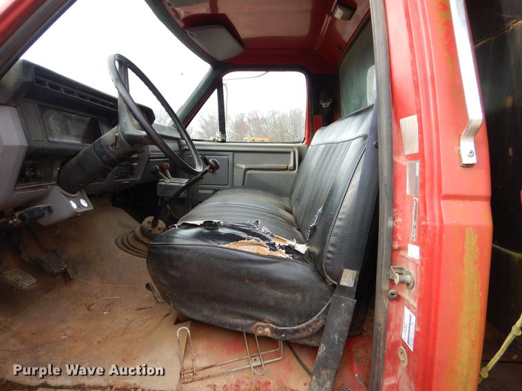 image for item FQ9605 1995 Ford F700 dump truck