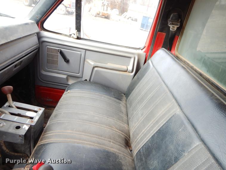 image for item FQ9605 1995 Ford F700 dump truck