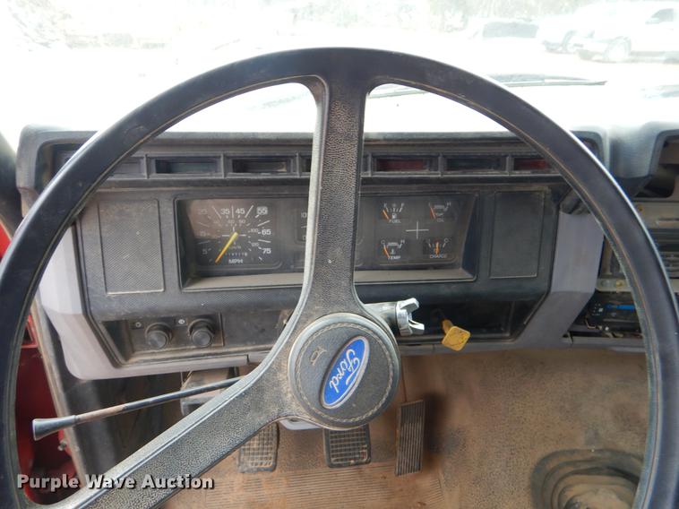 image for item FQ9605 1995 Ford F700 dump truck