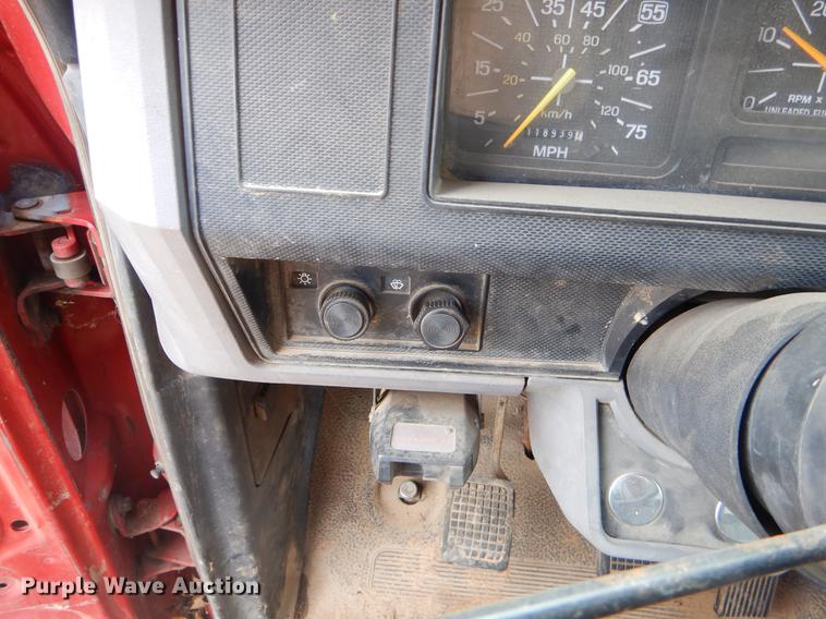 image for item FQ9605 1995 Ford F700 dump truck