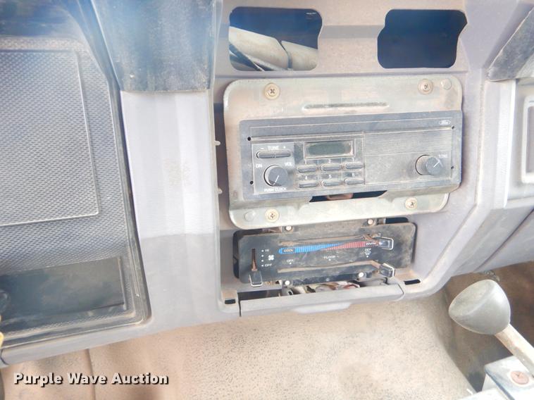 image for item FQ9605 1995 Ford F700 dump truck