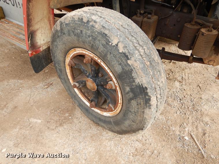 image for item FQ9605 1995 Ford F700 dump truck