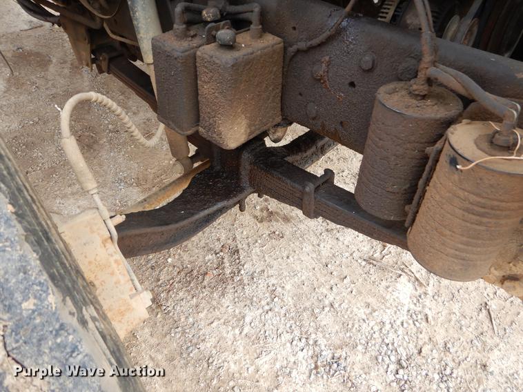 image for item FQ9605 1995 Ford F700 dump truck