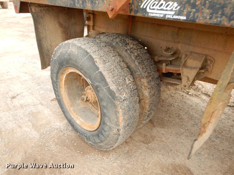 image for item FQ9605 1995 Ford F700 dump truck