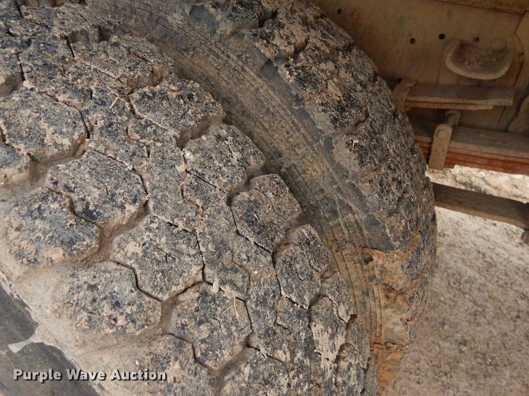 image for item FQ9605 1995 Ford F700 dump truck