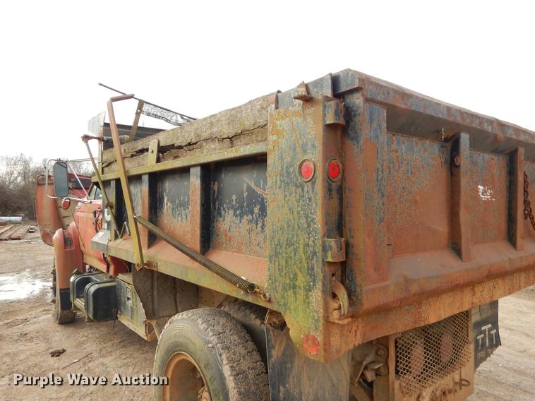 image for item FQ9605 1995 Ford F700 dump truck