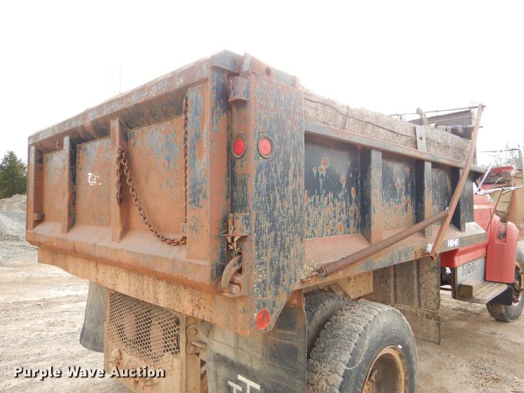 image for item FQ9605 1995 Ford F700 dump truck
