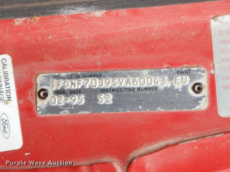 image for item FQ9605 1995 Ford F700 dump truck