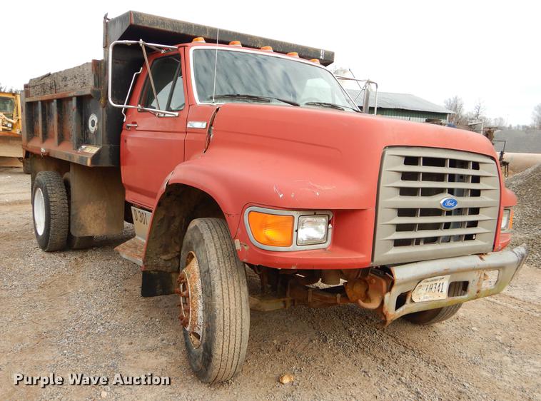 image for item FQ9606 1996 Ford F700 dump truck