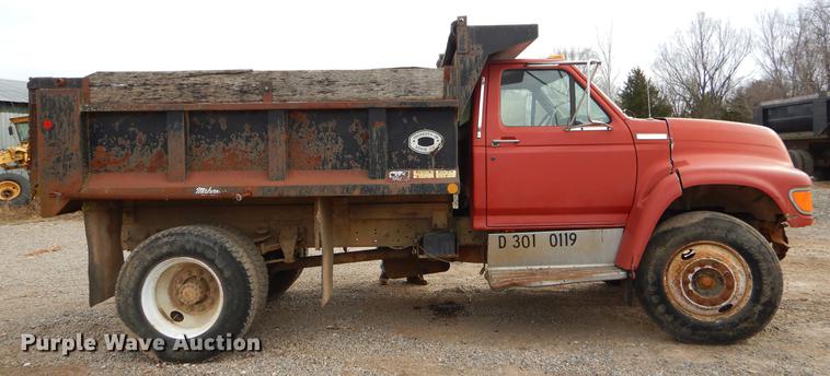 image for item FQ9606 1996 Ford F700 dump truck