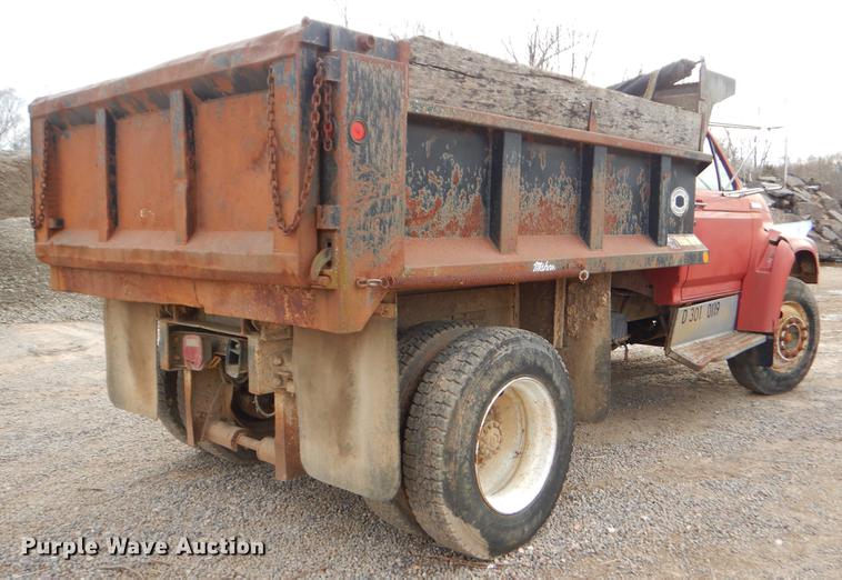 image for item FQ9606 1996 Ford F700 dump truck