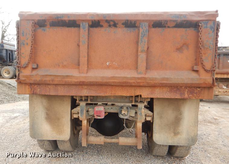 image for item FQ9606 1996 Ford F700 dump truck