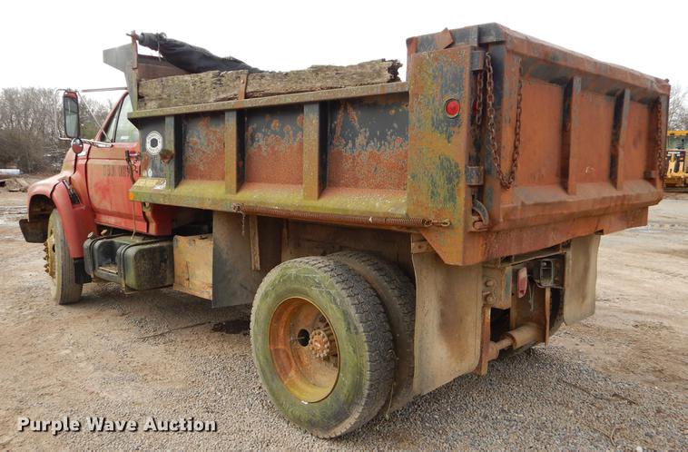 image for item FQ9606 1996 Ford F700 dump truck