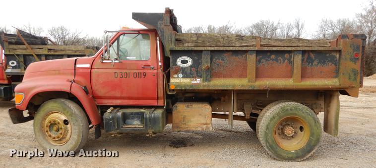 image for item FQ9606 1996 Ford F700 dump truck