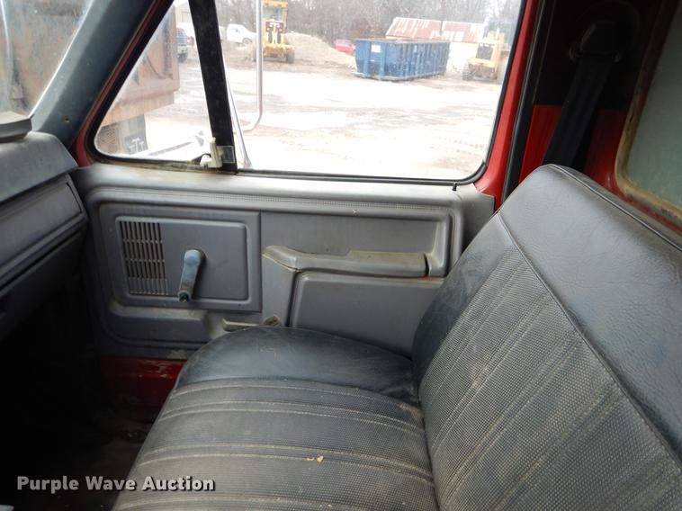 image for item FQ9606 1996 Ford F700 dump truck