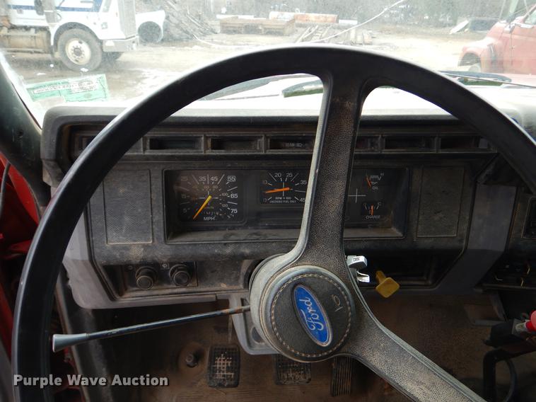 image for item FQ9606 1996 Ford F700 dump truck