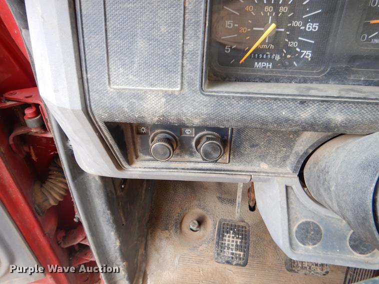 image for item FQ9606 1996 Ford F700 dump truck