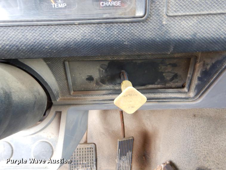 image for item FQ9606 1996 Ford F700 dump truck