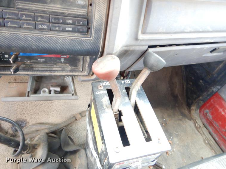image for item FQ9606 1996 Ford F700 dump truck