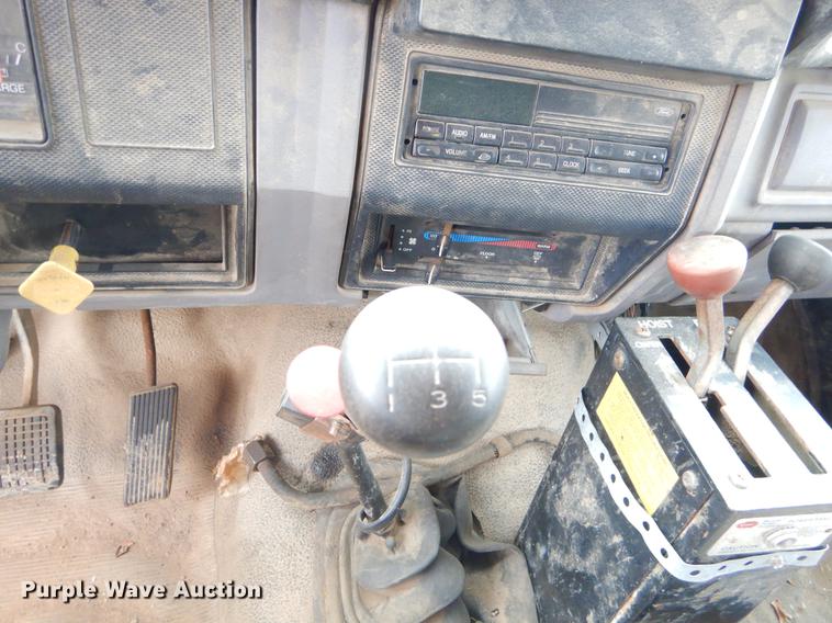 image for item FQ9606 1996 Ford F700 dump truck