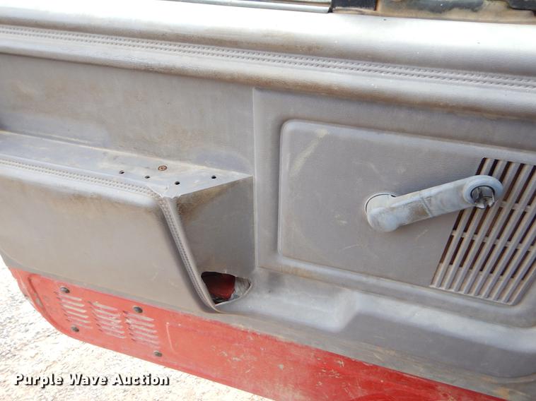 image for item FQ9606 1996 Ford F700 dump truck