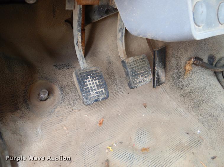 image for item FQ9606 1996 Ford F700 dump truck