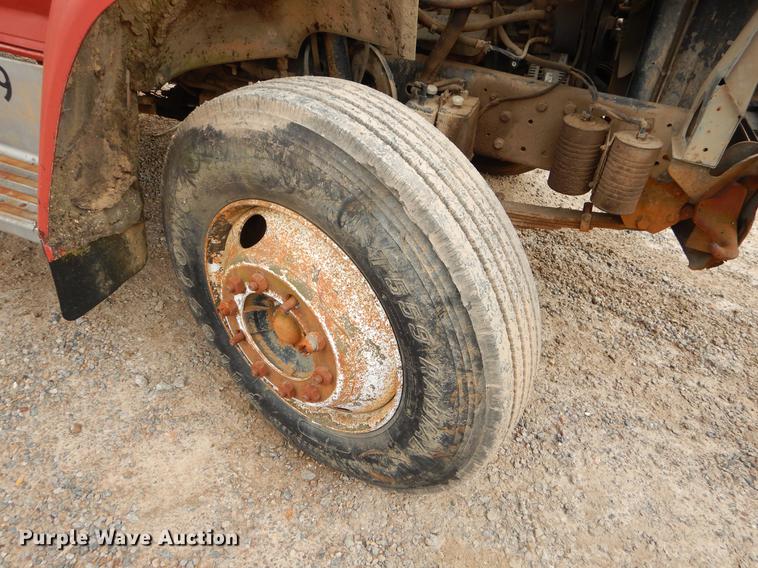image for item FQ9606 1996 Ford F700 dump truck