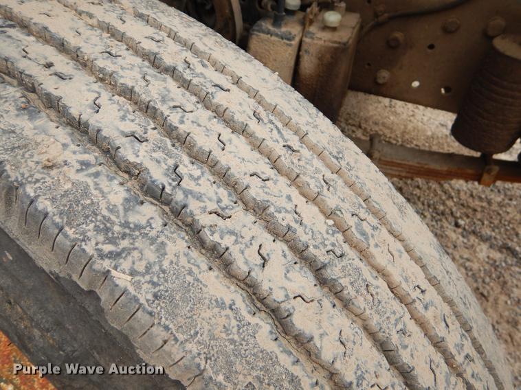 image for item FQ9606 1996 Ford F700 dump truck