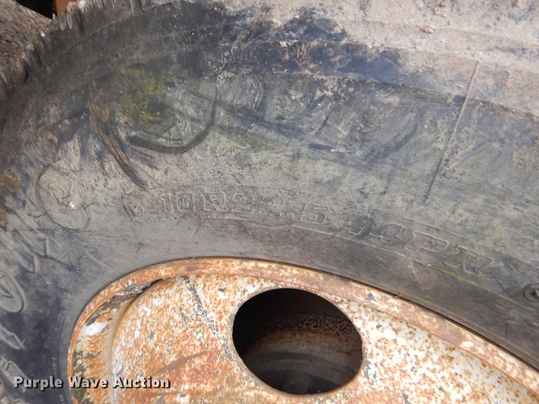 image for item FQ9606 1996 Ford F700 dump truck