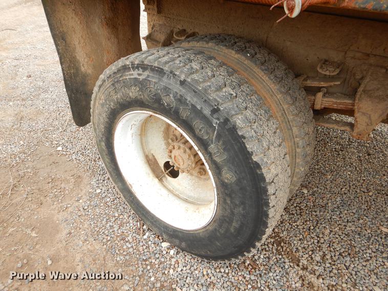 image for item FQ9606 1996 Ford F700 dump truck
