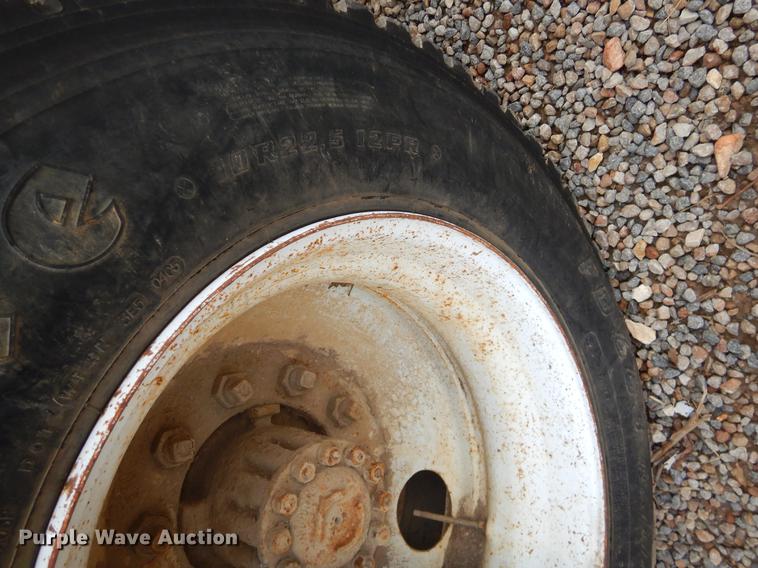 image for item FQ9606 1996 Ford F700 dump truck