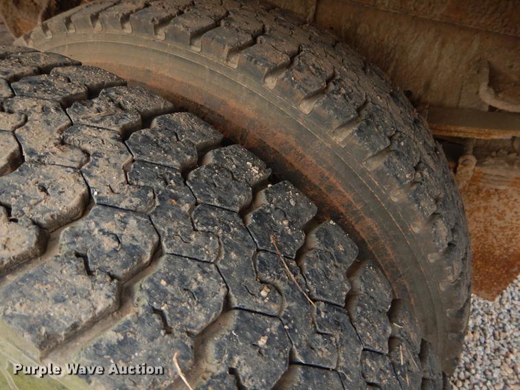 image for item FQ9606 1996 Ford F700 dump truck